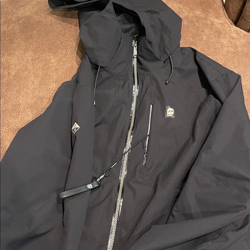 Orage Large Mens Snow Sports Jacket, pristine condition, XL person fits